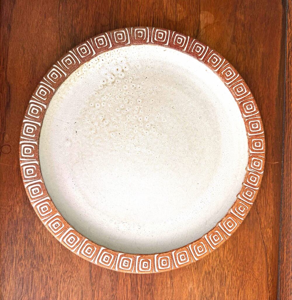Beige Pottery Round Plate w/ Brown Geometric Rim Border 11 in Diameter